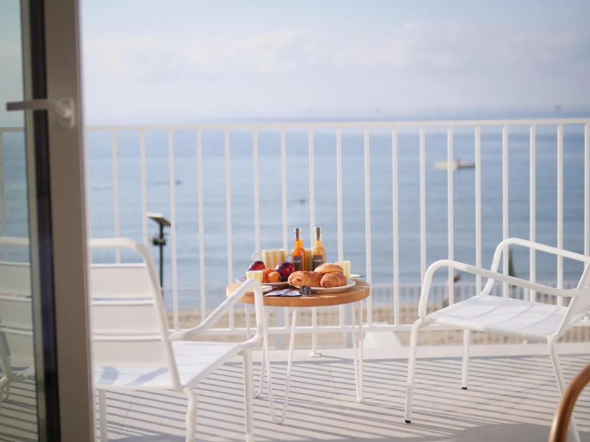 Belle Vue Hotel Cavalaire-sur-Mer 4*,